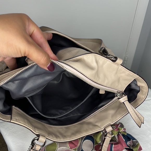 Coach tan purse with color signature scarf - Picture 10 of 11